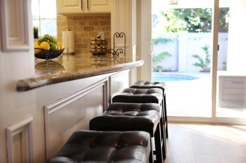 Lavish 5 Bedroom, 4 Bath Pool Home 3/4 Mile To Disney