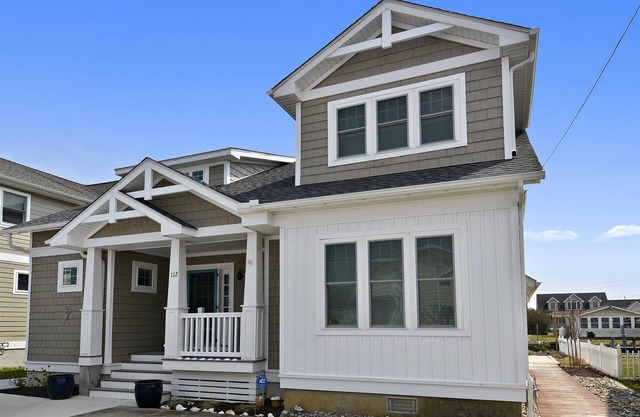 Lavish Canl Front Property in Bethany Beach!