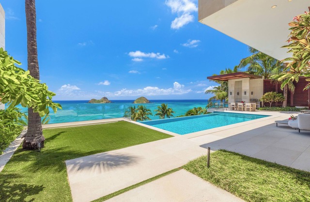 Lavish Lanikai Hillside Estate: Oceanview w/Pool/Spa, AC & Mokulua Isle Views