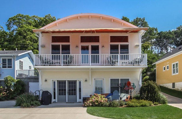 Lay By The Bay - Four Bedroom Villa, Sleeps 10