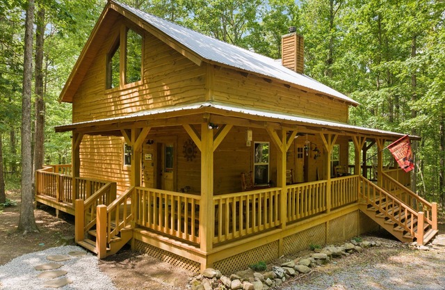 Lazy Bear-hot tub, fire pit, foosball, ping pong, air hockey