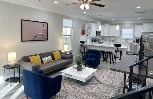 Lazy Deer Lodge - 10 Min. to US Whitewater Center & Uptown - BBQ - Fire pit - Garage - Fenced - Pets