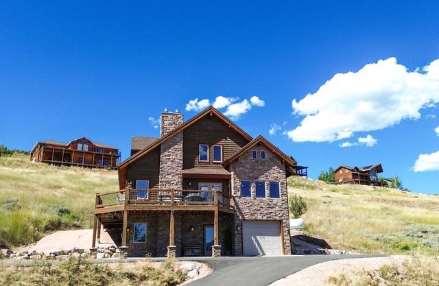 Lazy Fade Lodge 1/2 Mile from Bear Lake Marina, Harbor Village Amenities