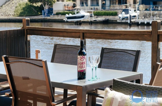 Lazy Jetty Days in Halls Head