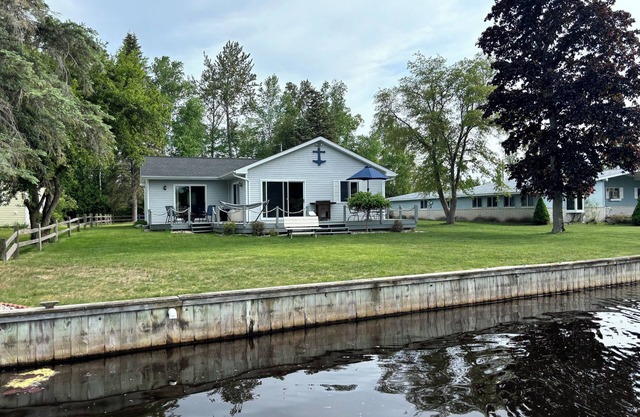 Lazy Waves Lodge, A waterfront canal cottage retreat on Houghton Lake