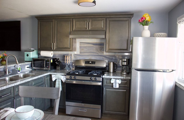 LBD Heaven’s Inn is a private & comfortable place 10 miles from Downtown Houston