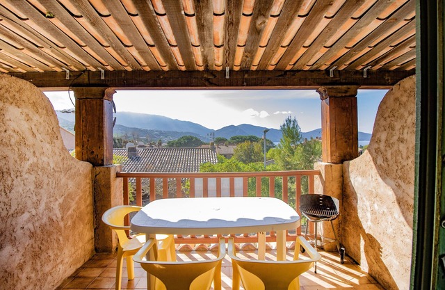 Le Balagna 80m from the Beach – Sea and Mountain View, Private Terrace, Air Conditioning and Wi-Fi