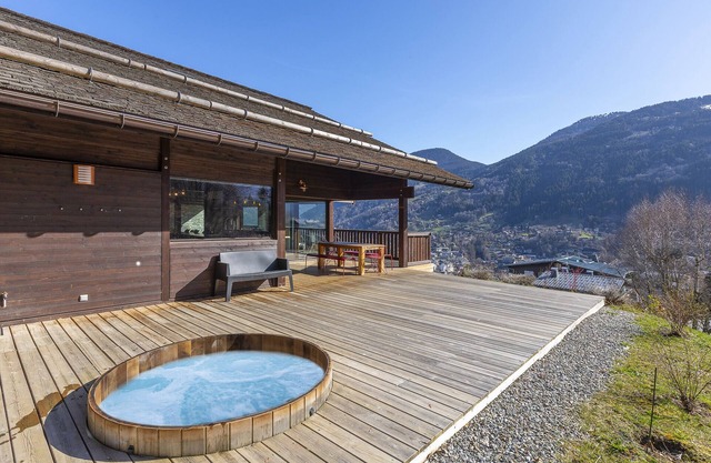 Le Bois Joly, on track, outdoor spa, sauna