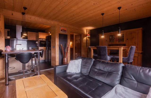 Le Borderan - Two Bedroom Apartment, Sleeps 4