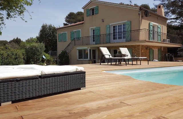 Le Brusc - charming villa with swimming pool 300m from the port and beach