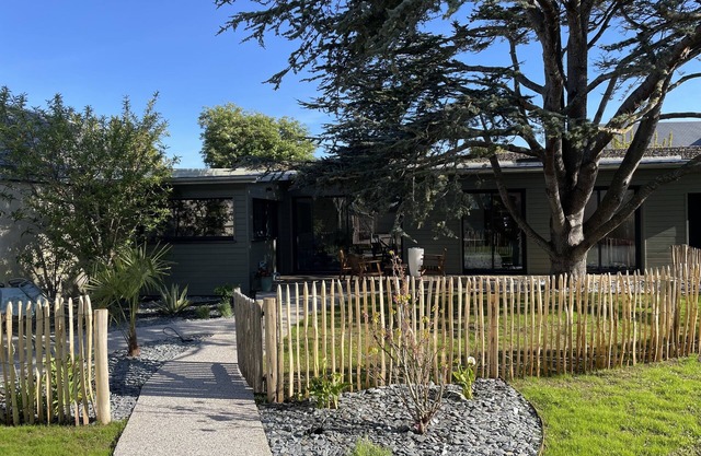Le clos du cèdre 250 m from the sea, garden and wood-burning stove