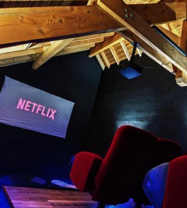 LE COCON l'unique expérience Cinéma room de la Grange Savoyarde 1km du Lac d'Annecy