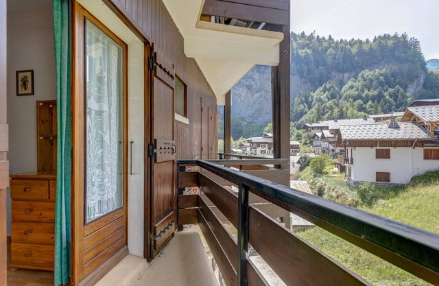 Le Col des Aravis - Two Bedroom Apartment, Sleeps 5