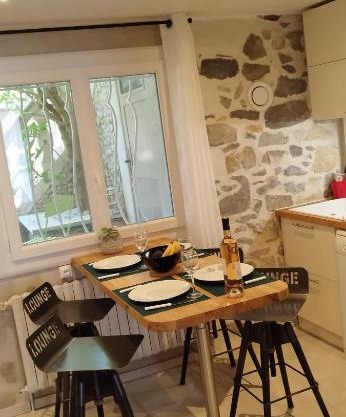 LE COSY Joli F2 proche gare, Arénes avec terrasse privée
