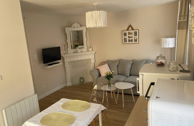 Le D'Eu On the road between Glass and Sea, at the gateway to the Baie de Somme