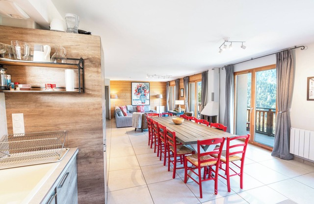 Le Grand Galbert, 9 bedrm chalet sleeps 18 people, perfect for multiple families