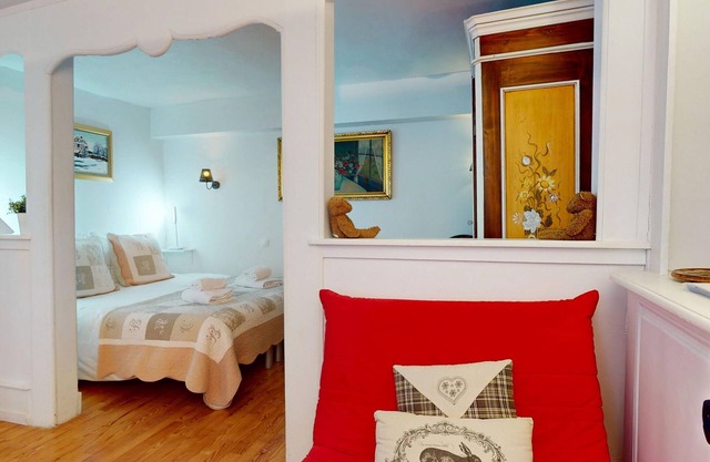 le logis du marechal with access to lounge