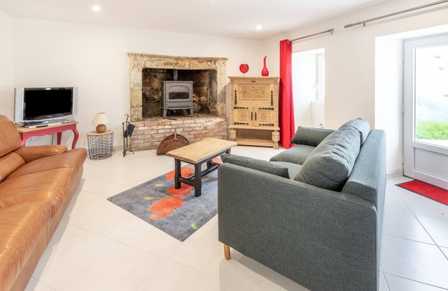 Le Logis Troglo - Two Bedroom House, Sleeps 7