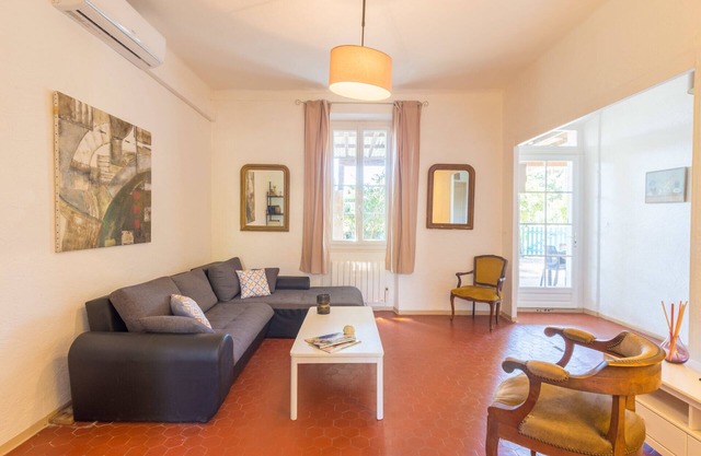 Le Mas, Provencal house between sea and vineyards