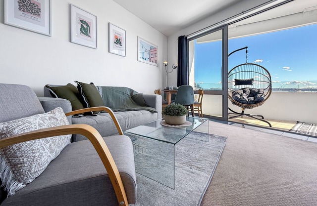 Le Mirage | Stylish Apt inc. Pools, Sauna & more!