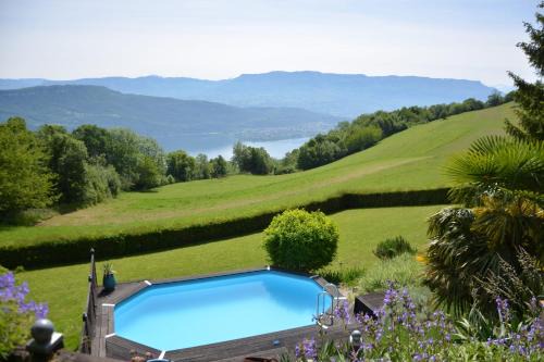 Le petit belvédère chalet avec piscine & vue lac
