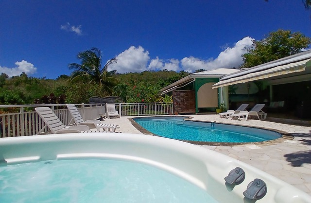 Le Saint Pierre swimming pool & jacuzzi, sea & mountain views Habitation Perle Créole