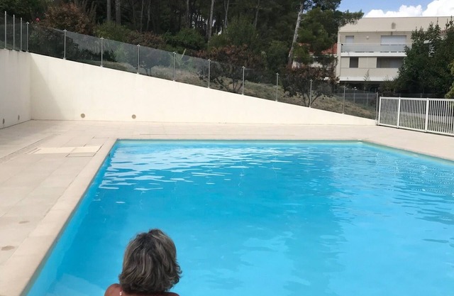 LE STELLA. 2 pers. sea view. swimming pool. Air conditioning. Garage