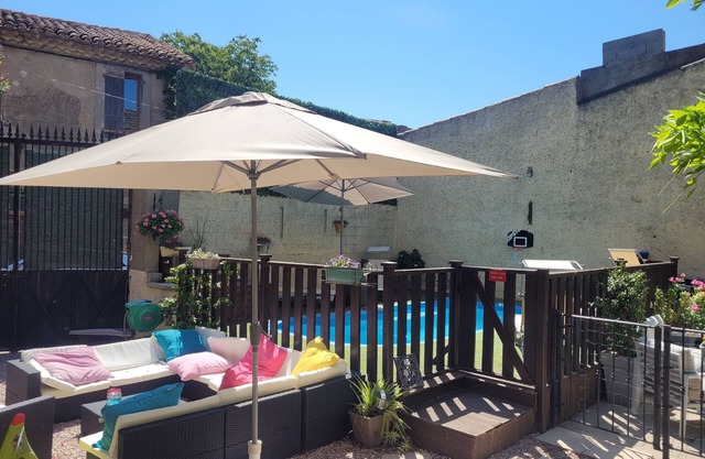 Le Studio Games room,Spa Pool, Terrace, Wi-Fi, UKTV, Village Location