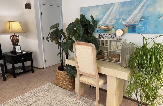 Leaf Peeping Getaway! URI Visitors! Celebrate or Retreat in a Cozy, Coastal Area