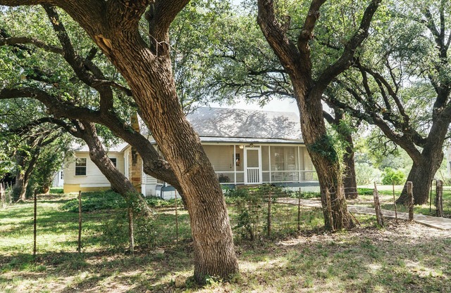 Leaning Oaks Ranch - A Perfect Texas Hill County Ranch Getaway!