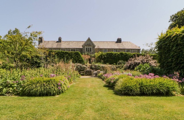 LEAT HOUSE AT SORTRIDGE MANOR, pet friendly in Horrabridge