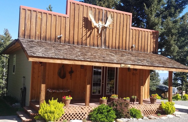 Lee's apartment building on saddle mountain