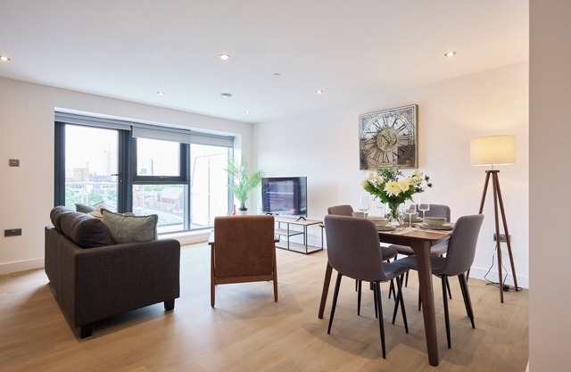 Leeds Luxury Penthouse with Private Terrace. City Centre!