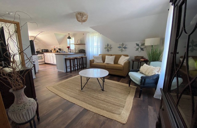 Leelanau Farmhouse Ste 3