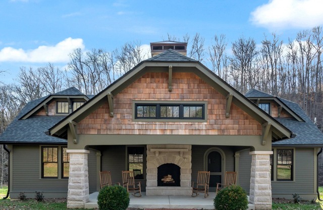 Leiper’s Retreat – Secluded 3 BDR Craftsman Home