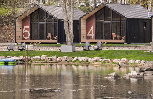 Leisure Lake Resort: 5 chalets on a private lake, Wedding venue with activities