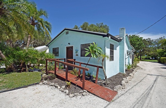 Lemon Bay Cottage, A