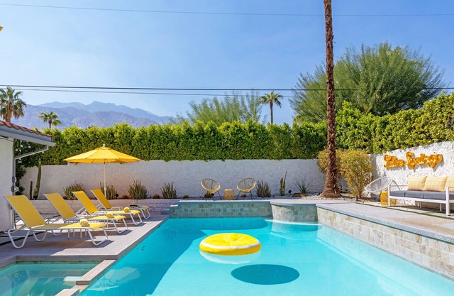 Lemon Twist - Read The Reviews! Very Private Palm Springs Pool Yard!