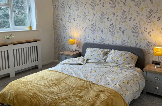 Leominster 3 Bedroom House, Parking Garden Private