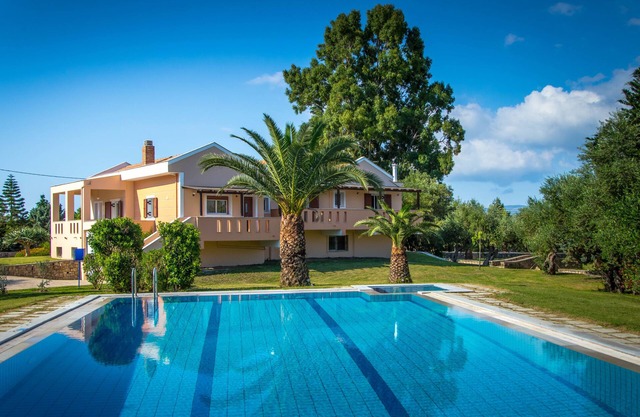 Leone Luxury Villas
