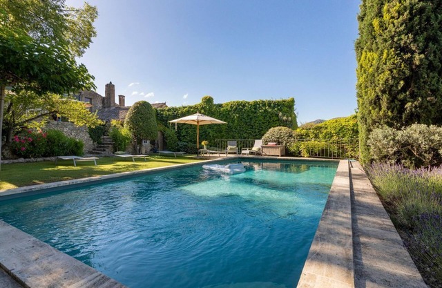 Les Alpilles - Six Bedroom Villa, Sleeps 10