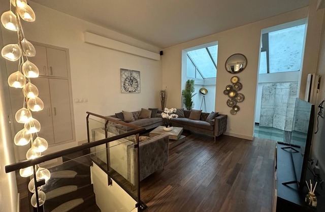 Les Champs Élysées 125 m2 modern and spacious