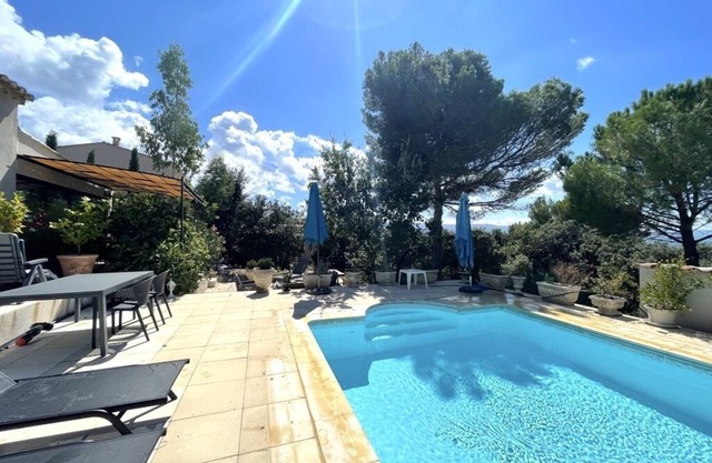 les Colombes 70 m² vue Luberon, Pres Village, Dans la Garrigue, Piscine Chauffée