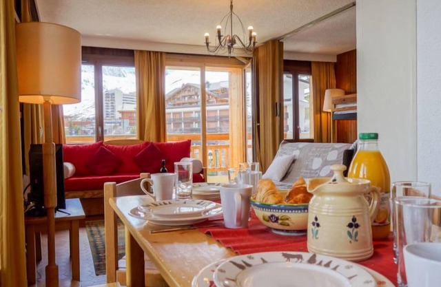 Les Grandes Balmes I et II (Le Lac) by Interhome