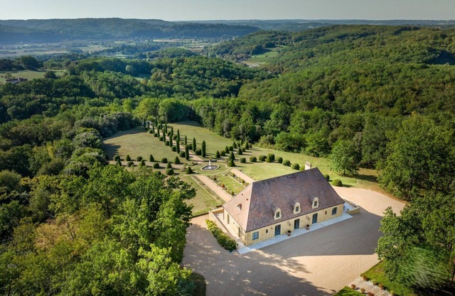 LES HAUTS DE CHAUNAC*: an exceptional stay in the heart of Périgord Noir