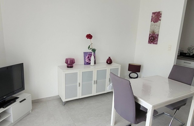 LES VIGNES Apartment at the gateway to the Ardèche Gorges. River 50 metres away