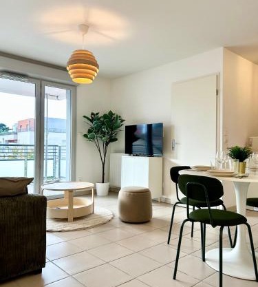 LEscale des Artistes - Métro - Tramway - Aéroport