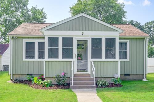 Less Than 1 Mi to Colonial Beach Coastal Gem with 2 Porches