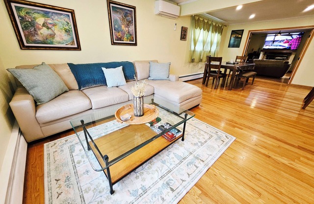 Less than 2mi to SUNY Albany+Driveway+WFH+SmartHome+Kid-Friendly+Backyard Movies