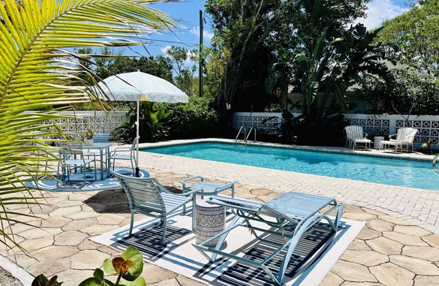 Less10 Min Beach>Private Pool>Grill>1940's Coastal home>walk Historic Dodgertown